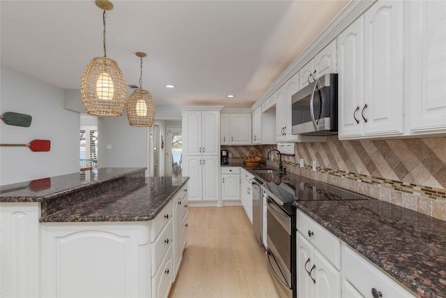 400 Driftwood Ct, Azle, TX 76020 - kitchen with stainless steel appliances, white cabinetry, backsplash, a kitchen island, and light wood-style flooring