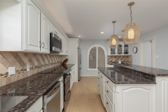 400 Driftwood Ct, Azle, TX 76020 - kitchen featuring stainless steel appliances, recessed lighting, light wood-style flooring, decorative backsplash, and a kitchen island