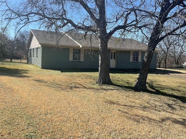 exterior space featuring a front yard