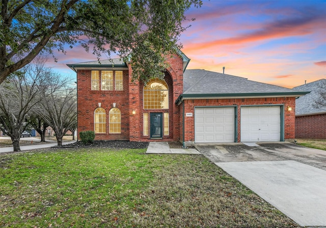 view of front facade with a garage and a yard