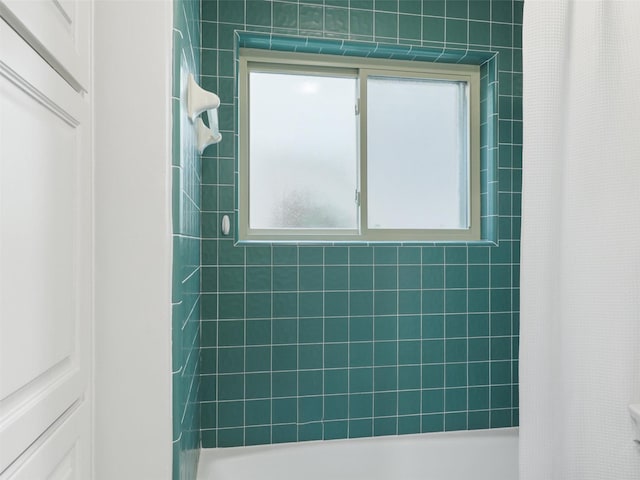 bathroom with shower / tub combo with curtain