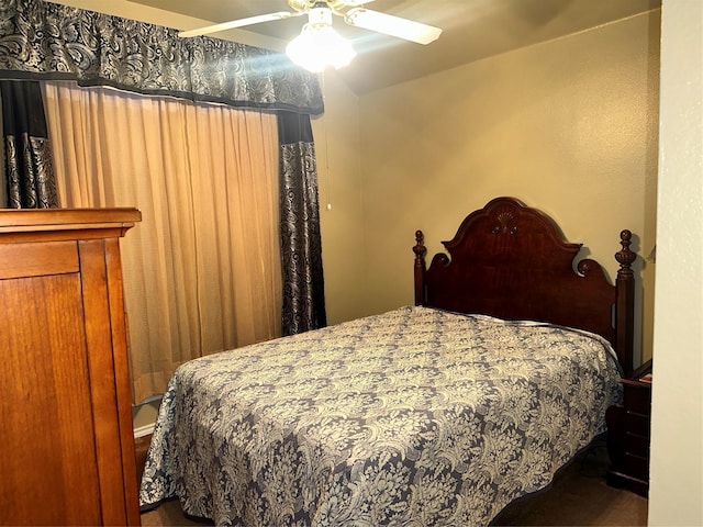 bedroom featuring ceiling fan