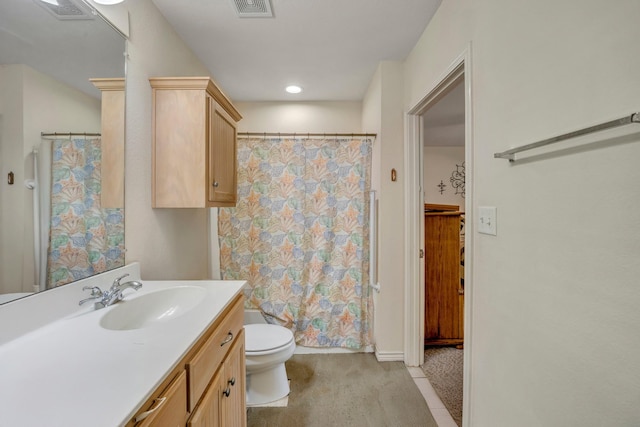 bathroom with a shower with curtain, vanity, and toilet