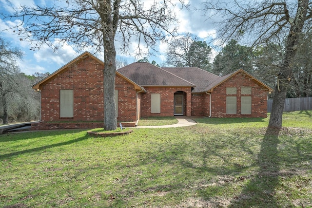 ranch-style house featuring a front lawn