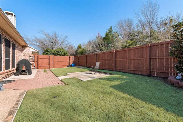 view of yard with a patio area