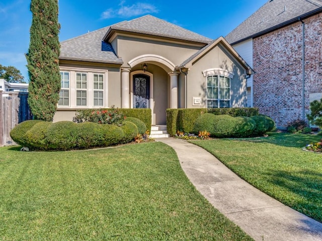 view of front of property with a front yard