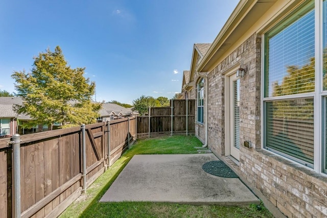 view of yard featuring a patio