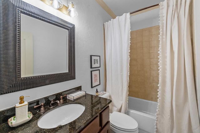 full bathroom featuring shower / tub combo with curtain, vanity, and toilet