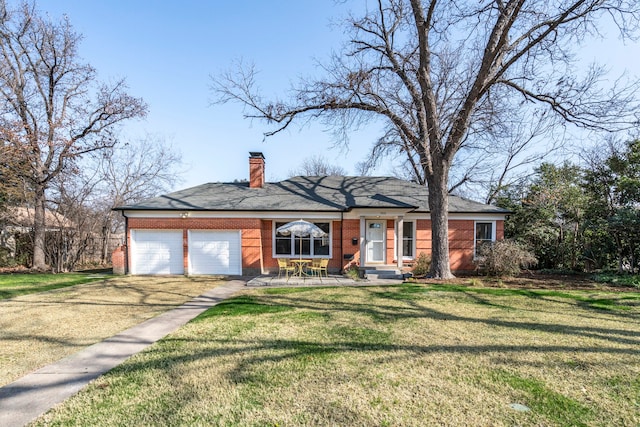 view of front facade with a garage and a front lawn