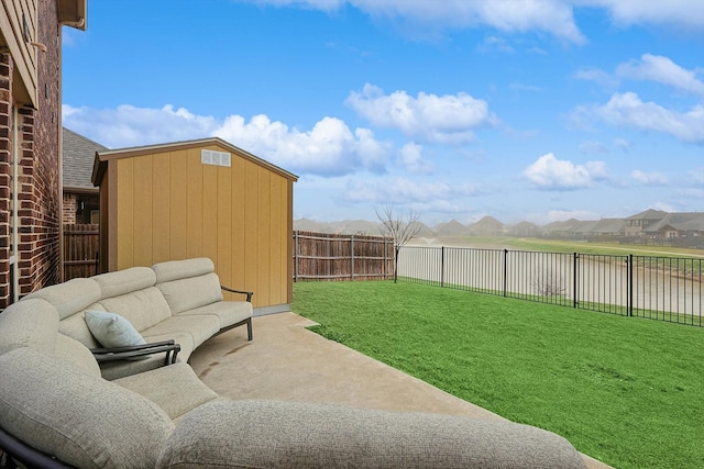 view of yard featuring a patio area