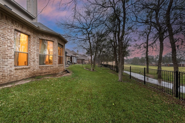 view of yard at dusk