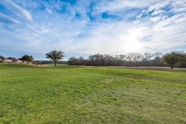 view of yard featuring a rural view