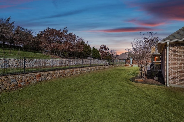 view of yard at dusk