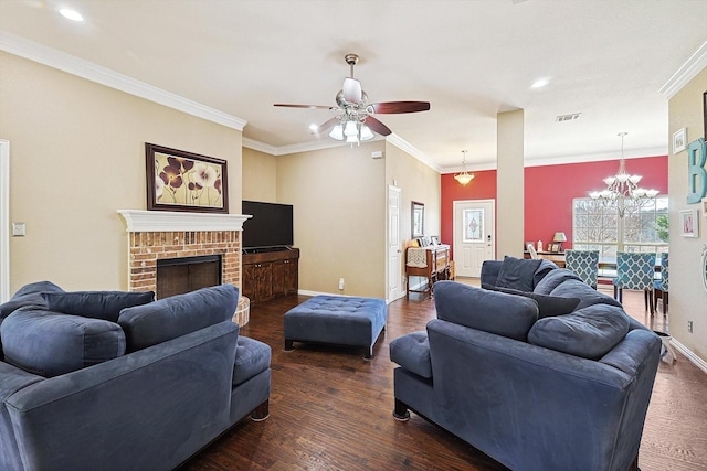 living area featuring dark wood-style floors, baseboards, visible vents, and ornamental molding