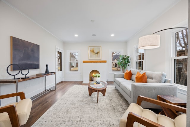 living room with baseboards, wood finished floors, recessed lighting, and crown molding