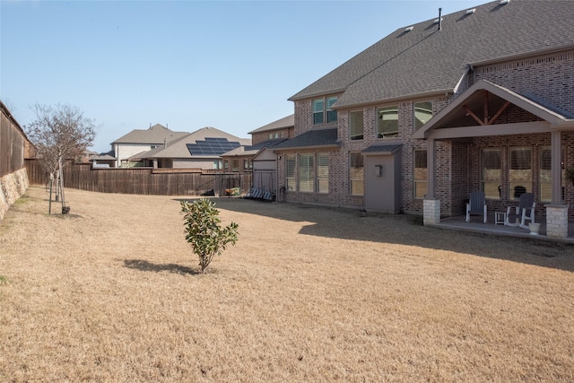 view of yard featuring a patio