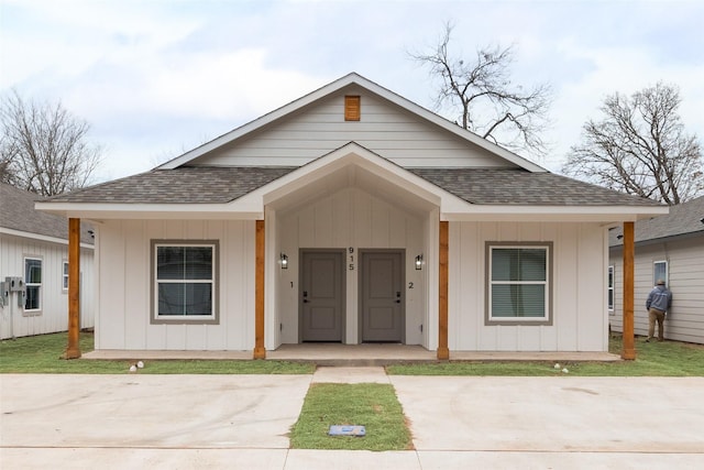 view of front facade with covered porch