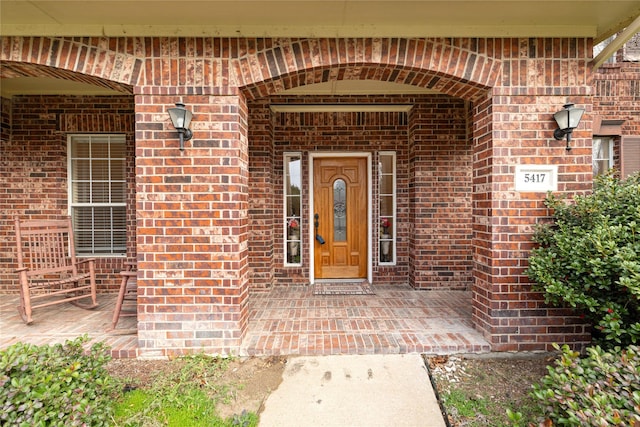 doorway to property with covered porch