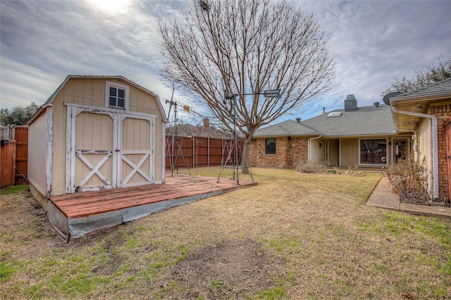 view of yard with a storage unit