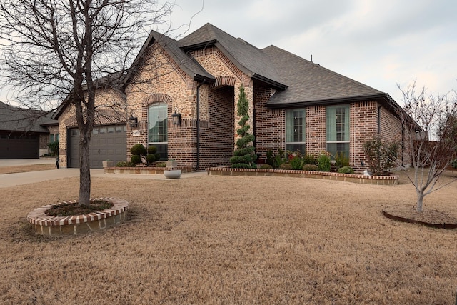 view of front facade with a garage and a front yard