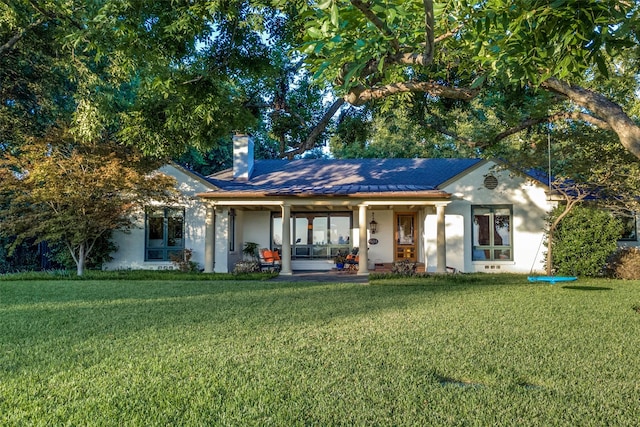 view of front of home featuring a front yard and covered porch