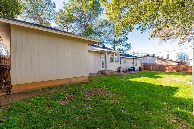 back of house featuring a yard