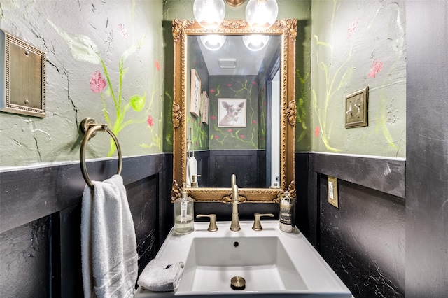 bathroom featuring sink