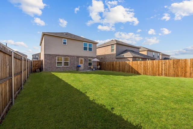 back of house featuring a lawn