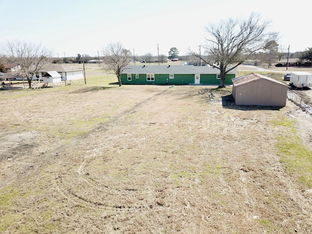 view of yard featuring an outbuilding and fence