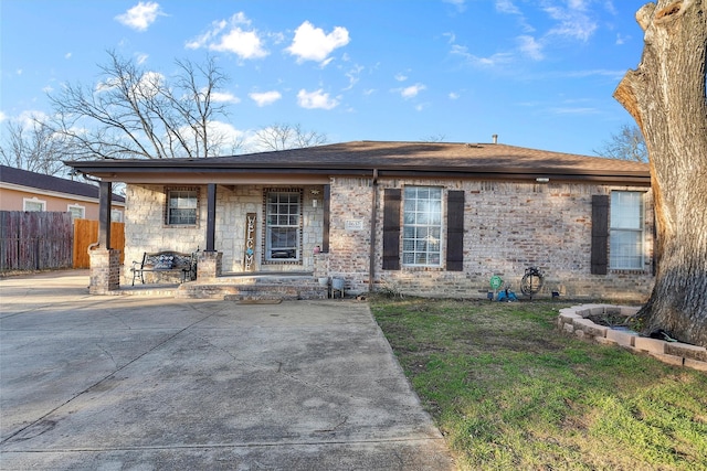 ranch-style home with a porch and a front lawn