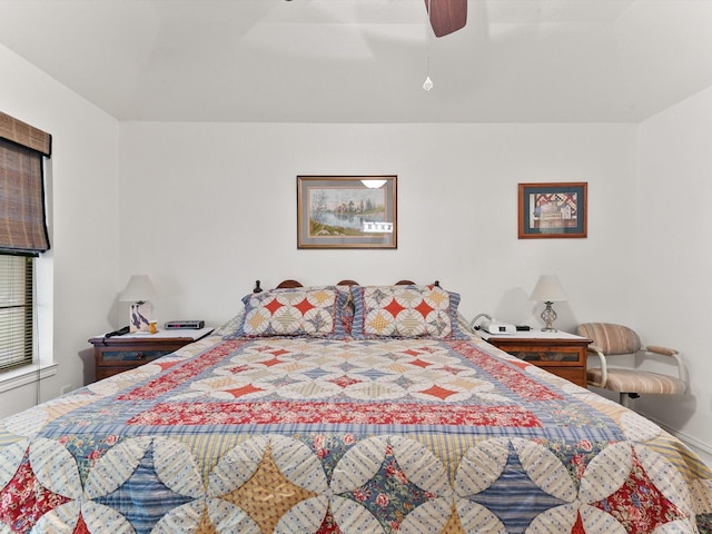 bedroom with ceiling fan