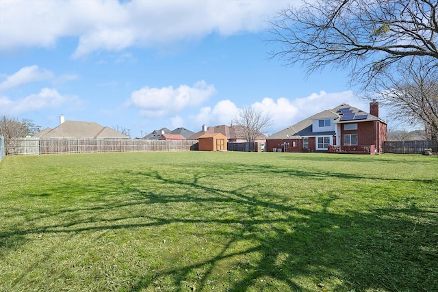 view of yard featuring a storage shed