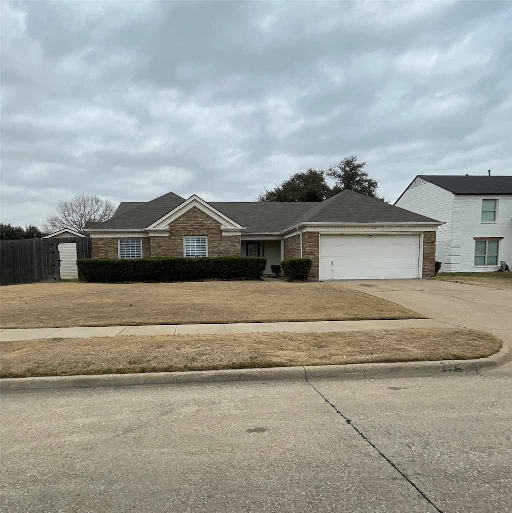 view of front of house featuring a front yard