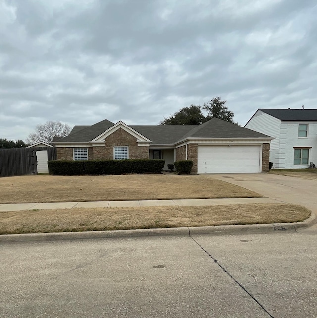 view of front of house featuring a front yard