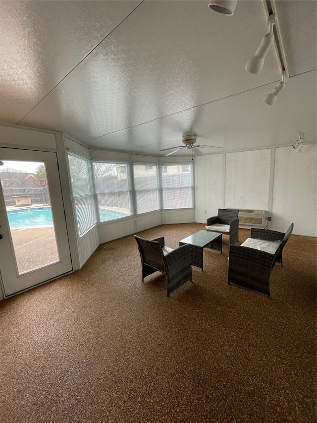 sunroom with ceiling fan