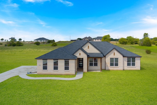 view of front of home featuring a front yard