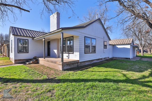 back of house featuring a yard