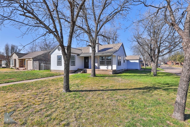 single story home with a front yard