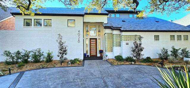 view of front of home featuring brick siding