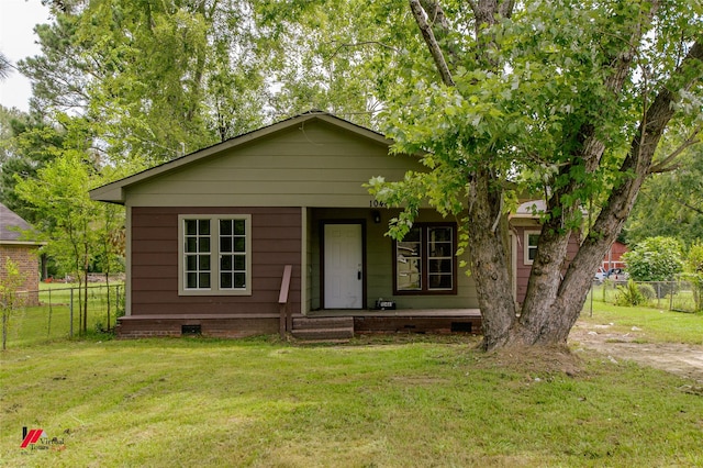 view of front of house featuring a front lawn