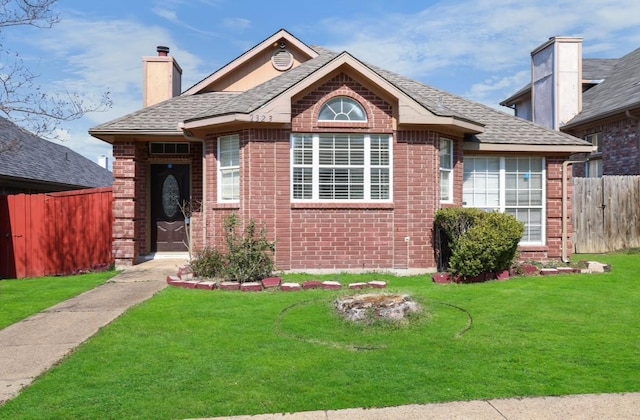 view of front of property with a front yard