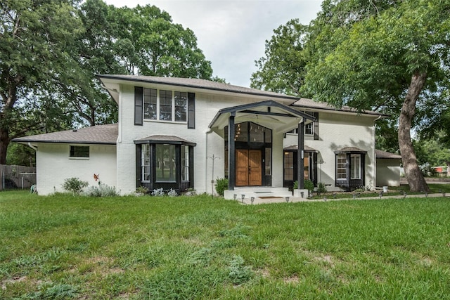 view of front of home featuring a front yard