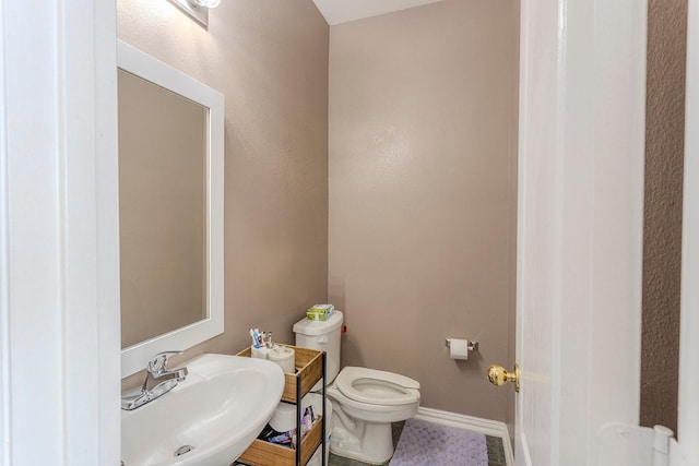 bathroom featuring toilet and sink