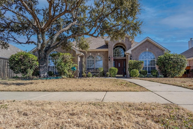 view of front facade with a front yard