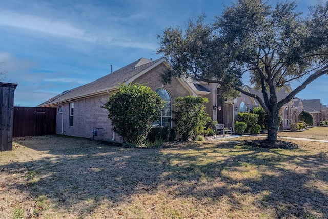 view of side of property featuring a lawn