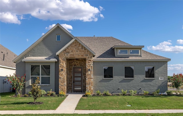 view of front of home featuring a front lawn