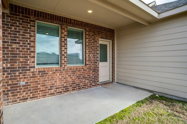 entrance to property featuring a patio