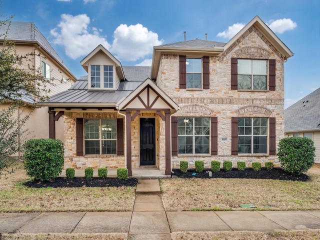 view of front of home featuring a front yard