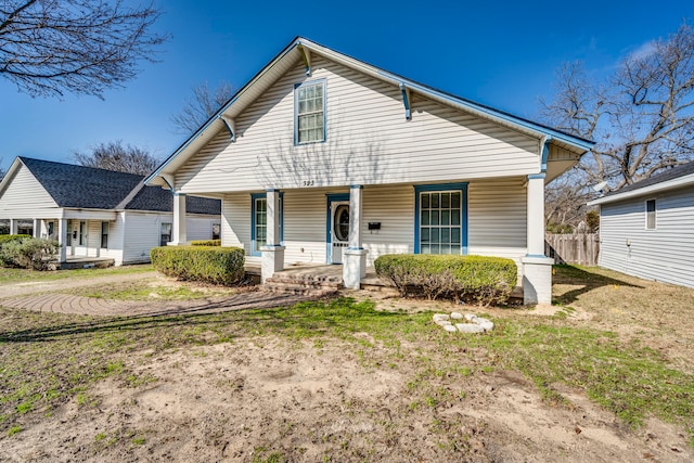 view of front facade featuring a front yard and covered porch