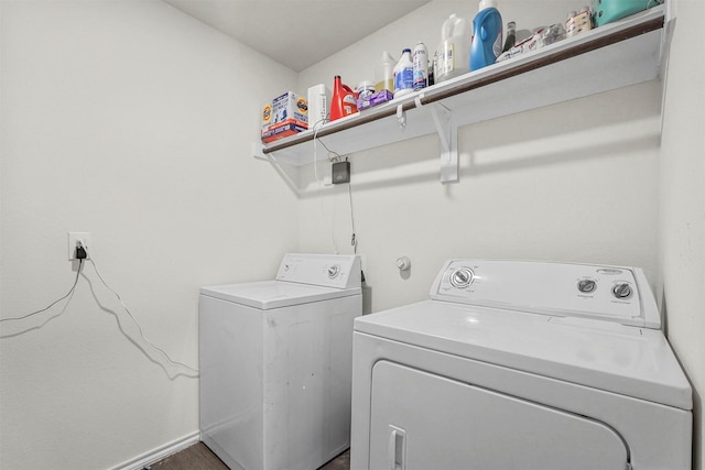 washroom featuring washing machine and clothes dryer